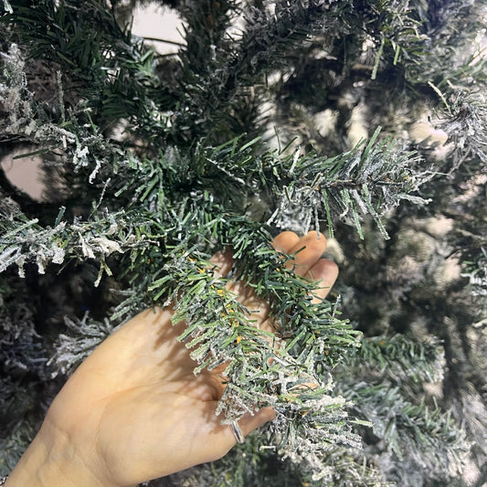 Albero artificiale Canadian innevato 240 cm