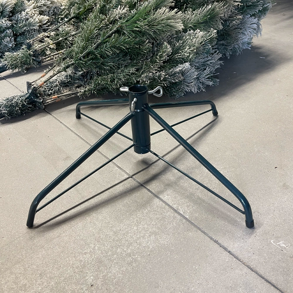 Albero artificiale germogliato innevato