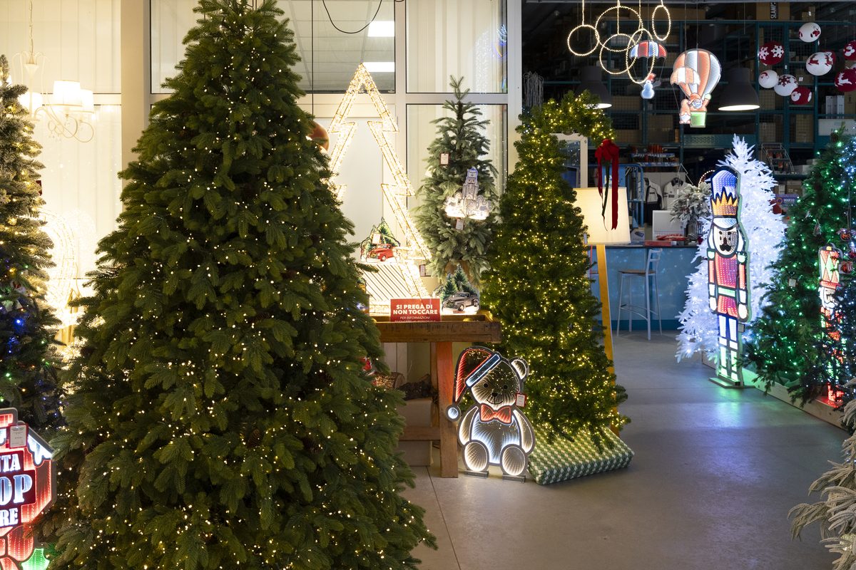 Il negozio Elefos allestito per il Natale