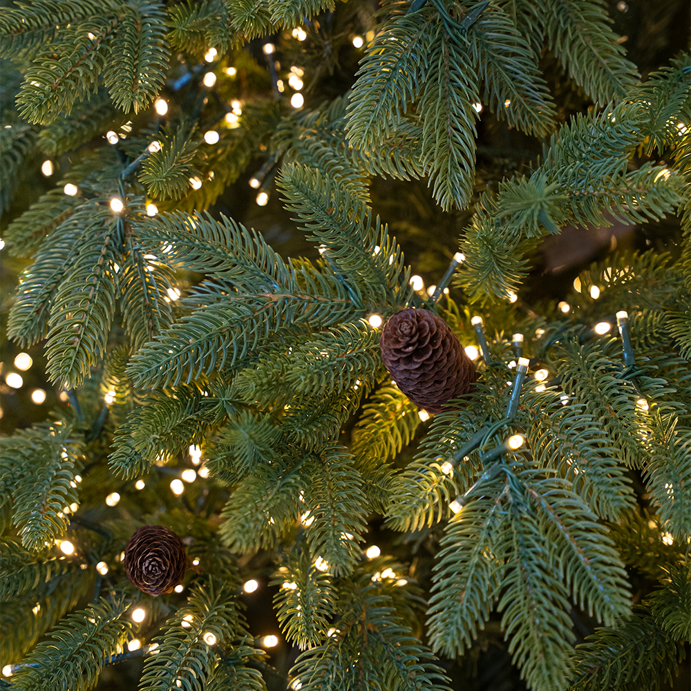 Albero di Natale Artificiale Green (240 cm) – 9.000 LED Luce Calda