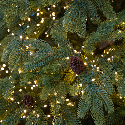 Albero di Natale Artificiale Green (240 cm) – 9.000 LED Luce Calda