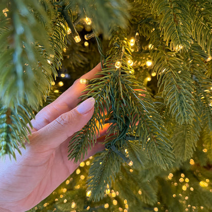Albero di Natale Artificiale Green (240 cm) – 9.000 LED Luce Calda