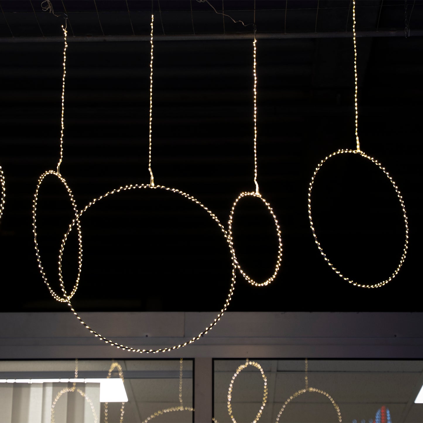 Anello Decorativo LED con Gocce Luminose