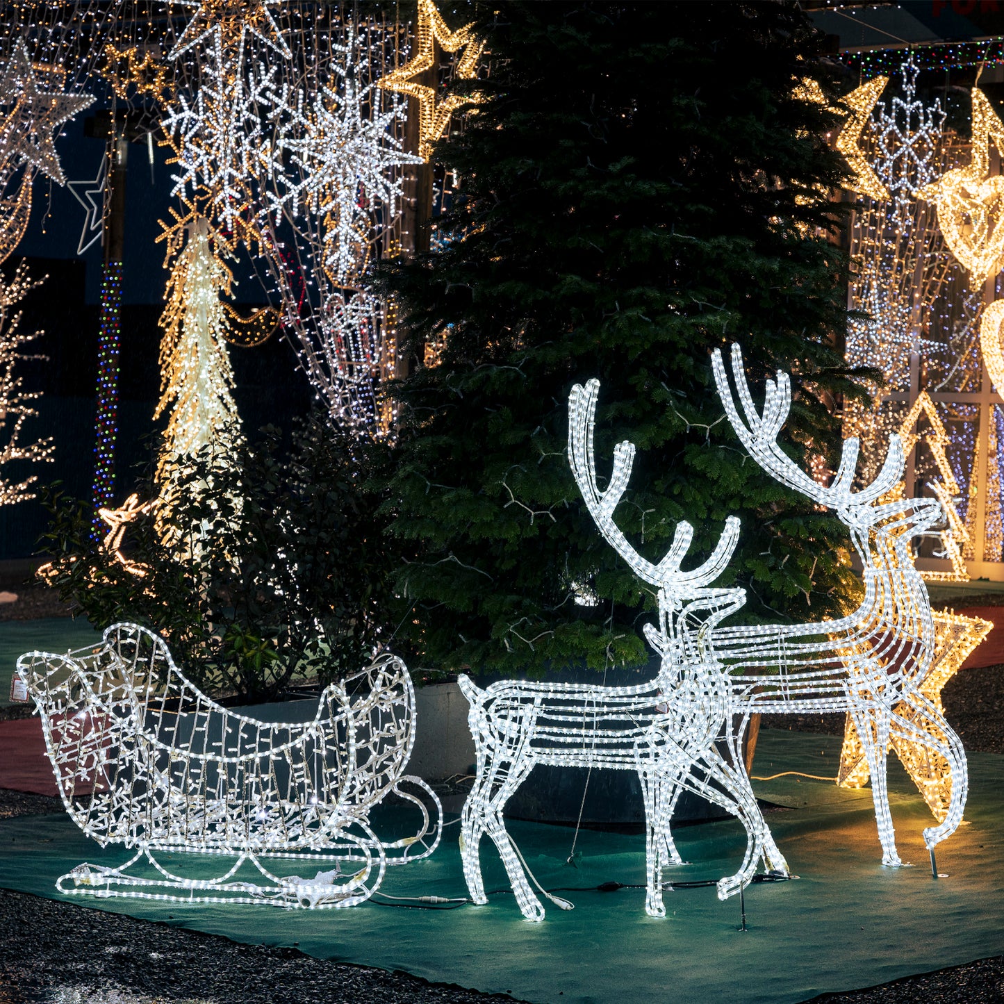 Slitta Natalizia 80x120x80 cm con Tubo LED e Luci Lucciolone