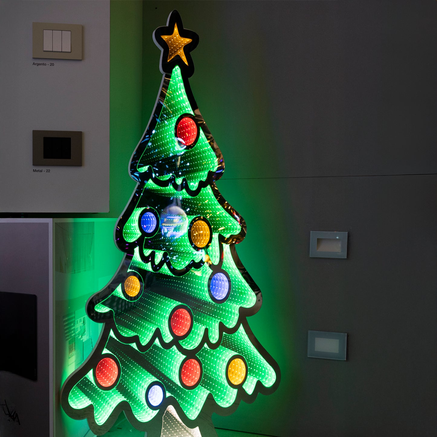 Albero di Natale 60 cm con luci LED multicolore Infinity Light