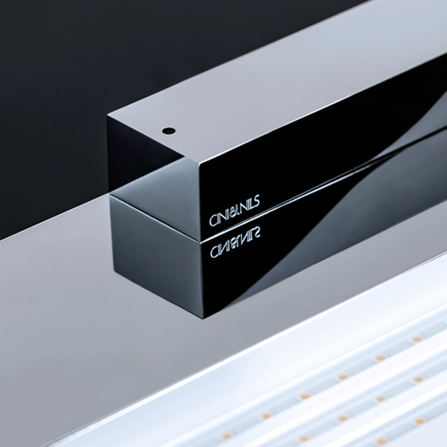 SOTTILE 750 - Applique LED Lineare Ultra Sottile in 18 Finiture Personalizzabili