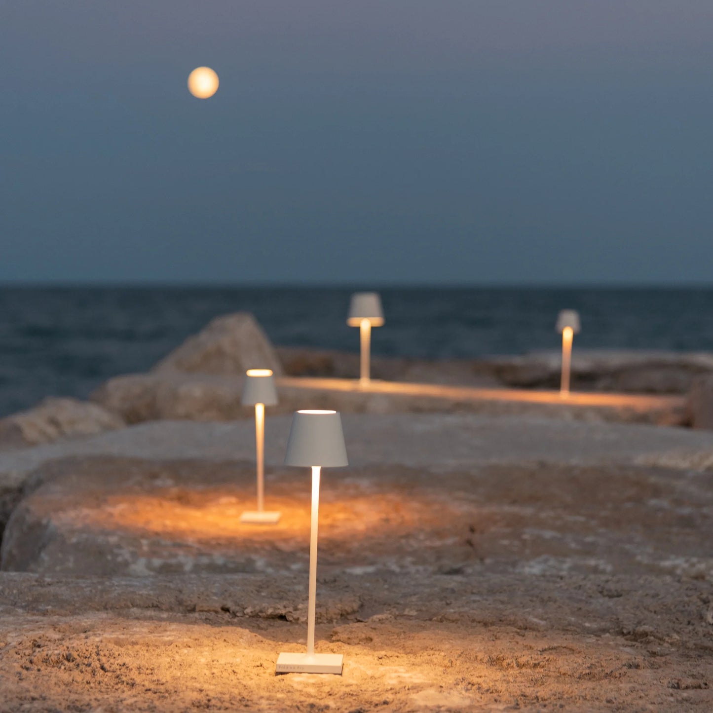 POLDINA MICRO Zafferano - Lampada da Tavolo Ricaricabile LED Ø 7 cm