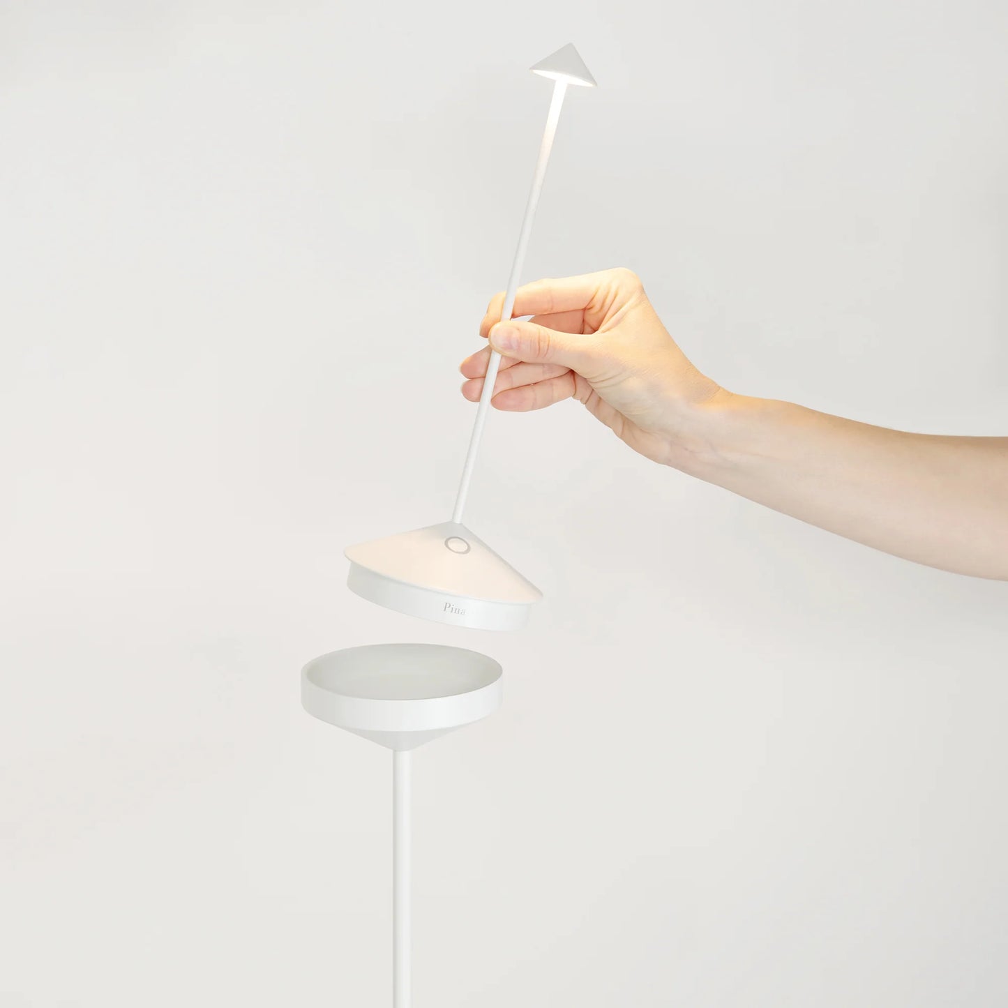 PINA Zafferano - Lampada a sospensione LED ricaricabile compatta